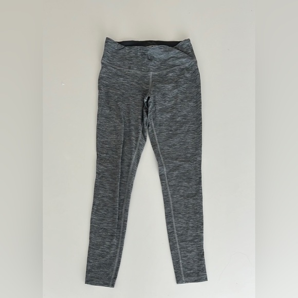 New Balance Buttery Fabric Gray Leggings Size Small - Picture 2 of 8
